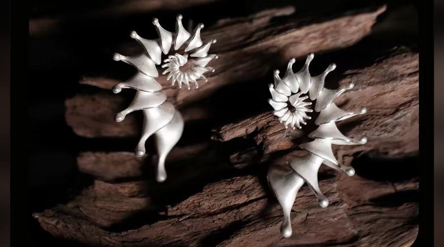 What Do Shell Earrings Mean? Archaeology, Material and Modern Symbolism