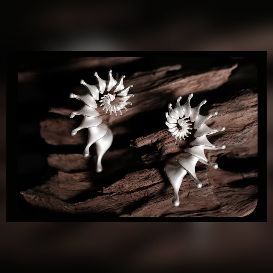 Pair of spiral shell-shaped 925 sterling silver ear climbers